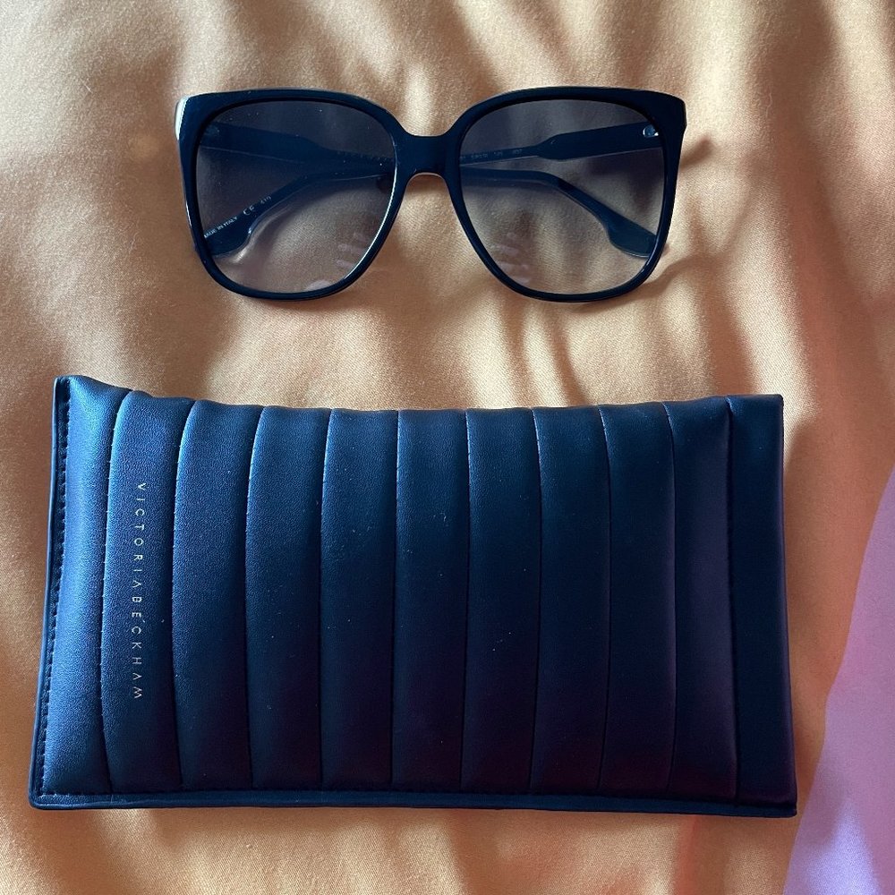 Victoria Beckham Soft Square Frame Sunglasses In Black-Gold